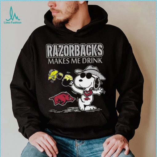 Snoopy And Woodstock Arkansas Razorbacks Makes Me Drinks Shirt