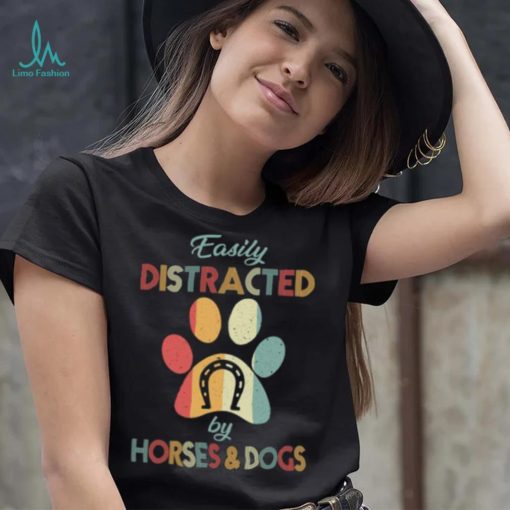 Easily distracted by horse and dogs retro distracted T Shirt