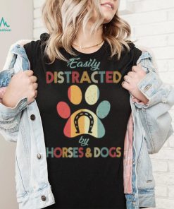 Easily distracted by horse and dogs retro distracted T Shirt