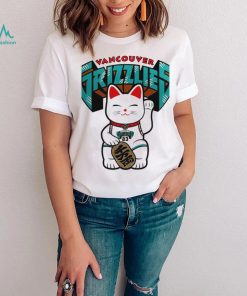 Maneki Neko Lucky cat X Vancouver Grizzlies logo shirt