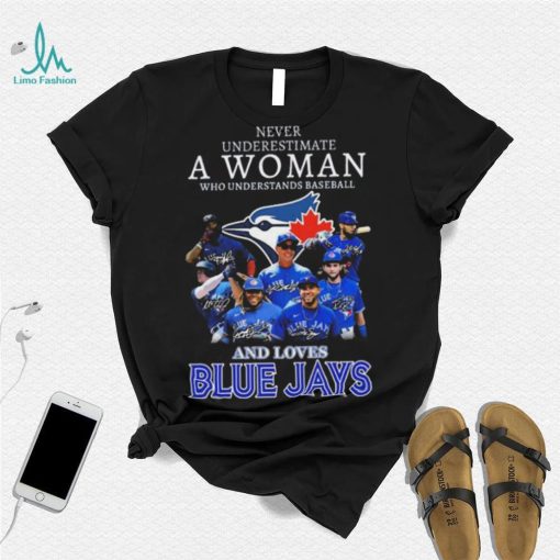 Never underestimate a woman who understands baseball and loves Toronto Blue Jays signatures 2023 shirt