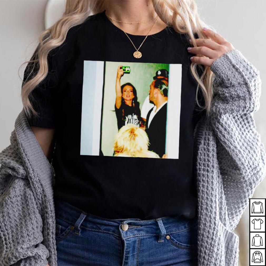 Awesome lindsay Lohan taking pictures of paparazzis shirt Awesome lindsay Lohan taking pictures of paparazzis shirt