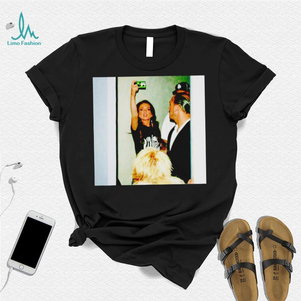 Awesome lindsay Lohan taking pictures of paparazzis shirt Awesome lindsay Lohan taking pictures of paparazzis shirt
