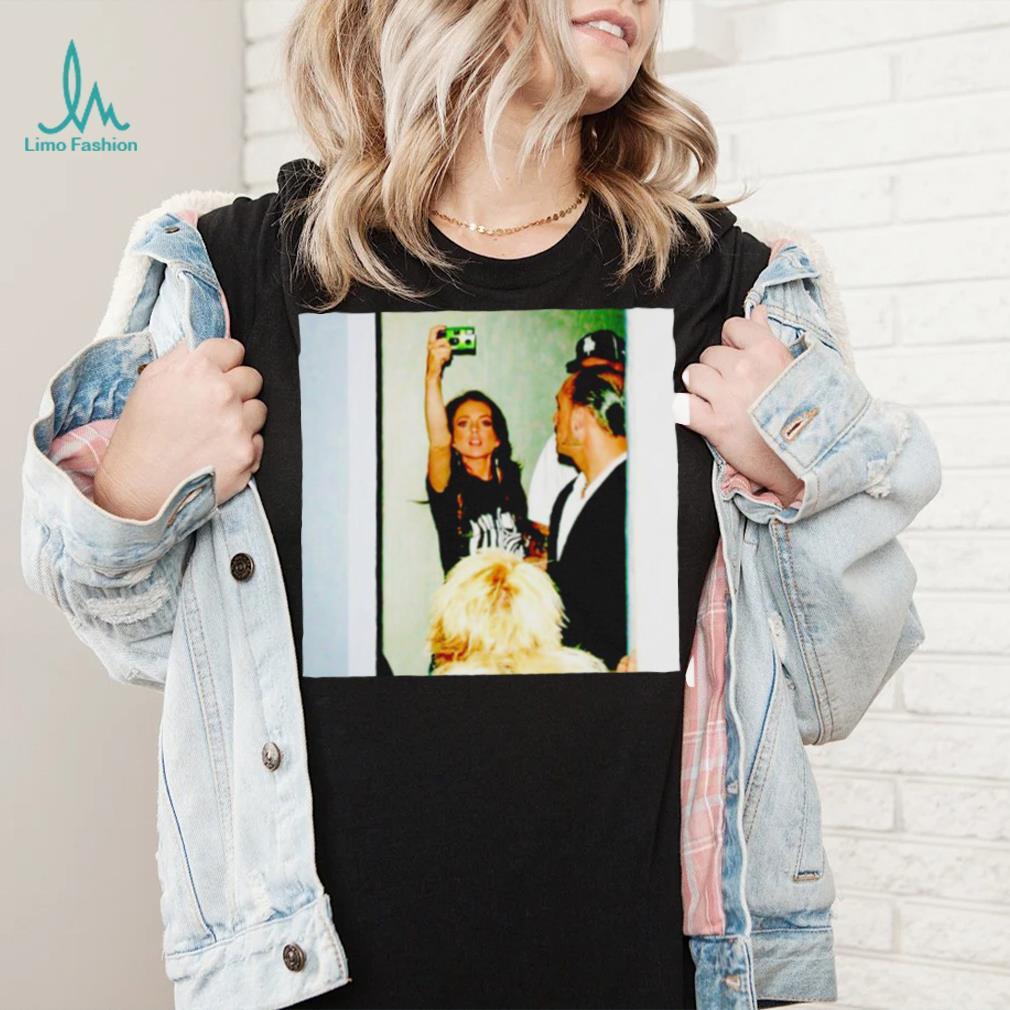 Awesome lindsay Lohan taking pictures of paparazzis shirt Awesome lindsay Lohan taking pictures of paparazzis shirt