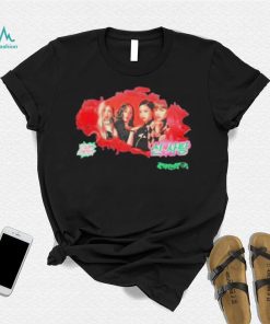 Ladygaga wear a Black Pink shirt
