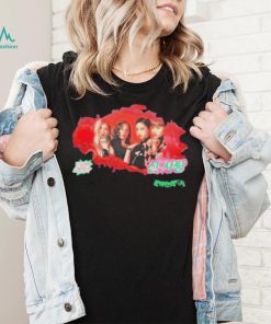 Ladygaga wear a Black Pink shirt