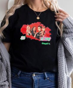 Ladygaga wear a Black Pink shirt