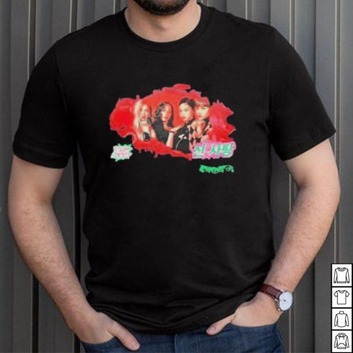 Ladygaga wear a Black Pink shirt