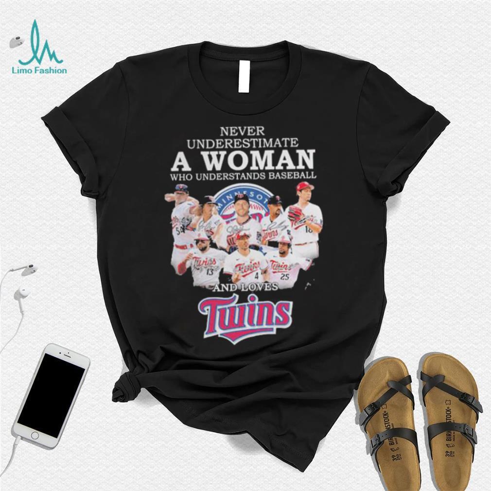 New York Yankees Never Underestimate A Woman Who Understands Baseball And  Loves Yankees shirt - Limotees