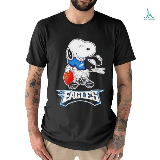 Snoopy a strong and proud Philadelphia Eagles T shirt