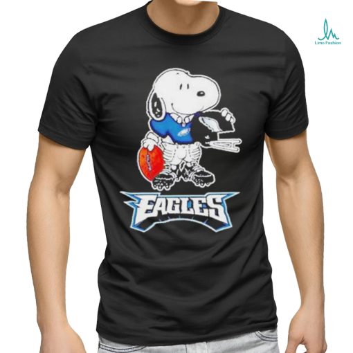 Snoopy a strong and proud Philadelphia Eagles T shirt