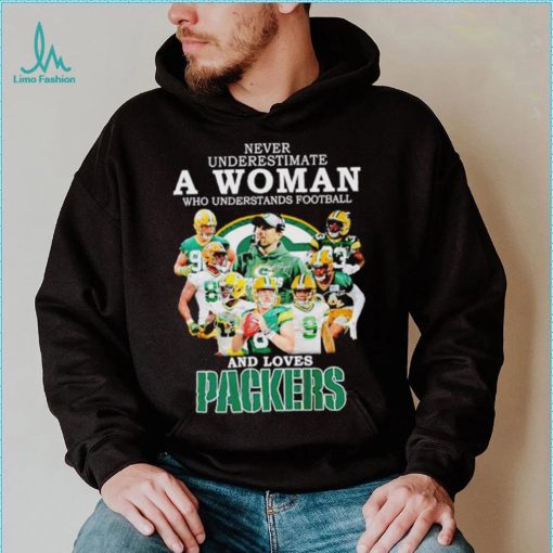 Never Underestimate A Woman Who Understand Football And Loves Packers Signatures Shirt