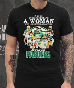 Never Underestimate A Woman Who Understand Football And Loves Packers Signatures Shirt