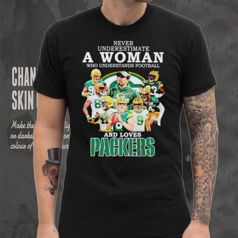 Never Underestimate A Woman Who Understand Football And Loves Packers Signatures Shirt Never Underestimate A Woman Who Understand Football And Loves Packers Signatures Shirt