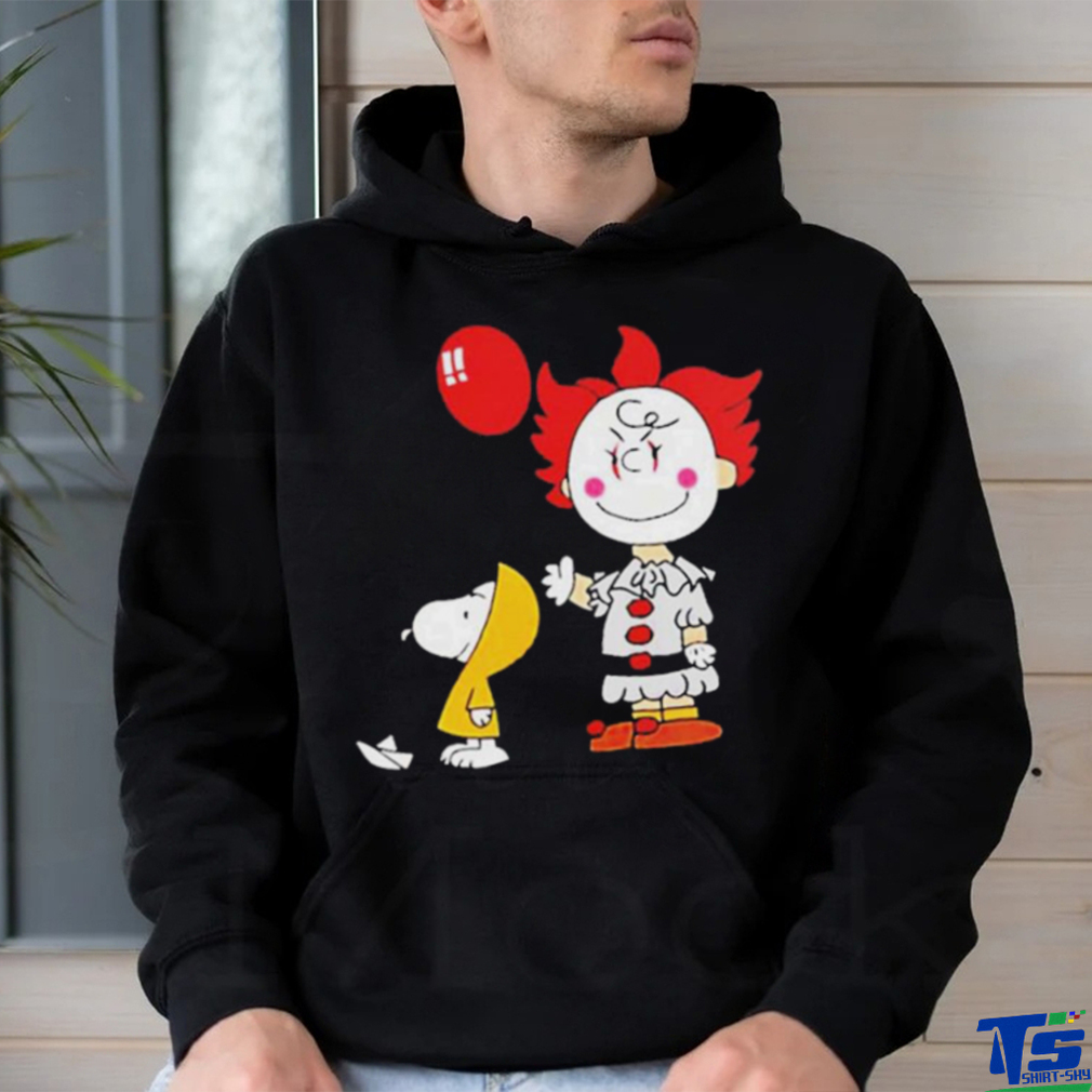 Peanuts charlie brown pennywise and snoopy it movie costume halloween shirt Peanuts charlie brown pennywise and snoopy it movie costume halloween shirt