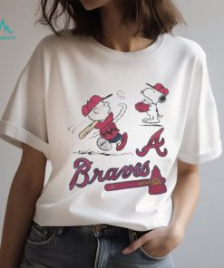 Charlie Brown And Snoopy Playing Baseball Atlanta Braves Mlb 2023 T shirt