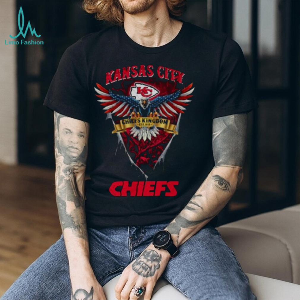 Kansas City Chiefs TShirt, Trendy Vintage Retro Style NFL Unisex