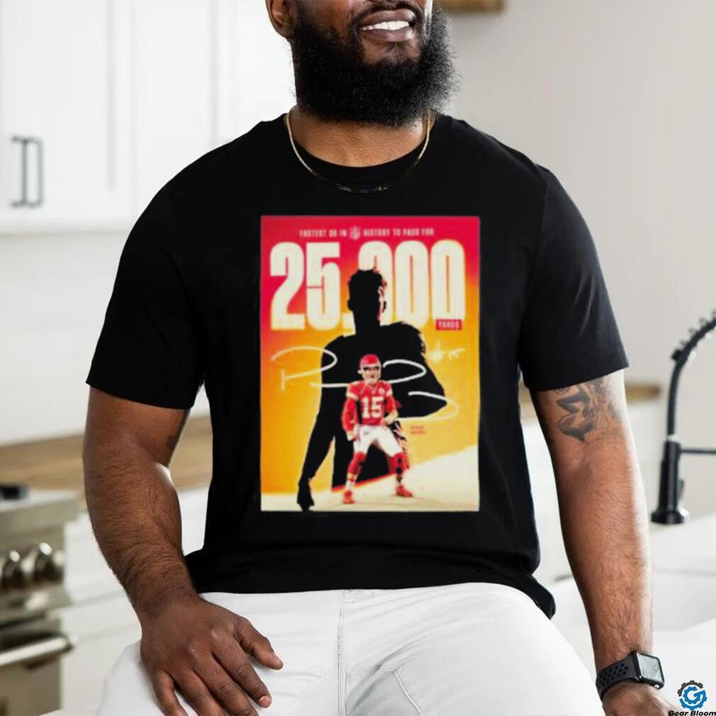 Fastest QB ever to reach 25,000 passing yards Patrick Mahomes shirt -  Limotees