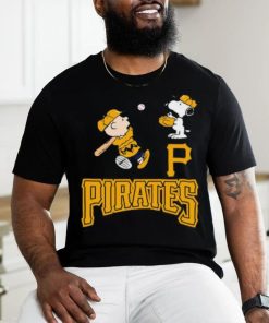 Peanuts Charlie Brown And Snoopy Playing Baseball Pittsburgh Pirates Shirt