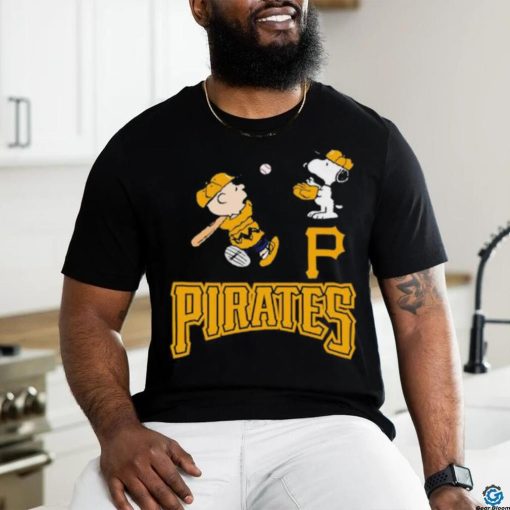 Peanuts Charlie Brown And Snoopy Playing Baseball Pittsburgh Pirates Shirt