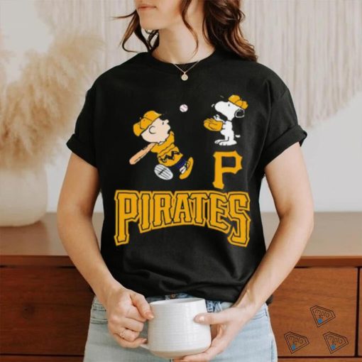 Peanuts Charlie Brown And Snoopy Playing Baseball Pittsburgh Pirates Shirt