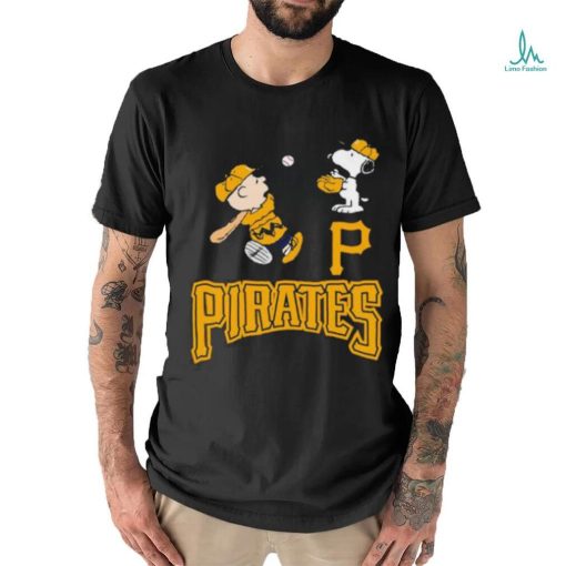 Peanuts Charlie Brown And Snoopy Playing Baseball Pittsburgh Pirates Shirt