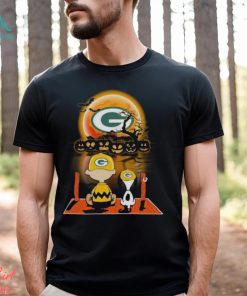 Official Snoopy and Charlie brown pumpkin Green Bay Packers halloween moon  2023 T shirt - Limotees