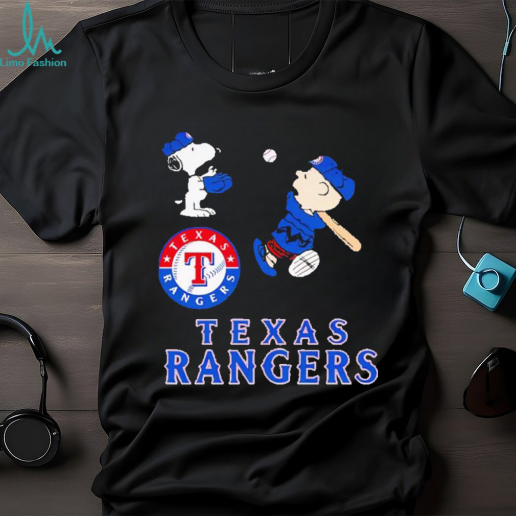 Snoopy and Charlie Brown playing baseball Texas Rangers shirt