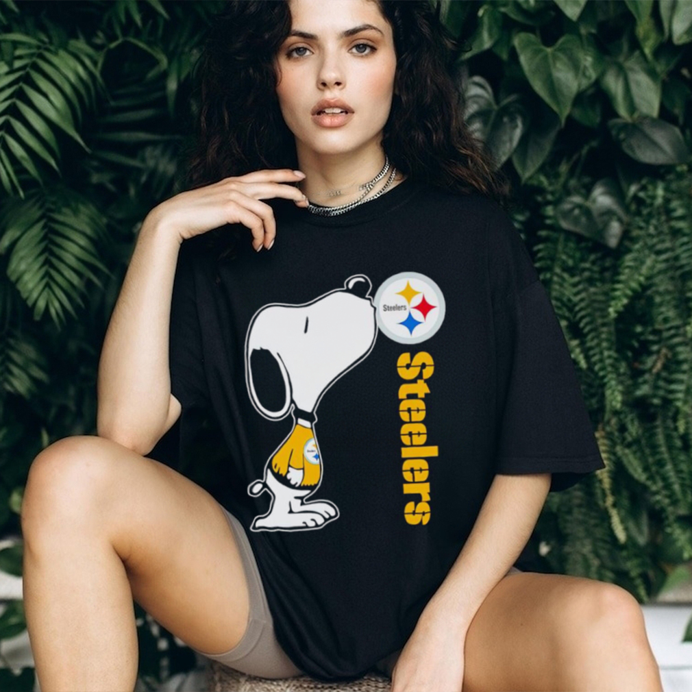 Snoopy kissing Pittsburgh Steelers shirt - Limotees