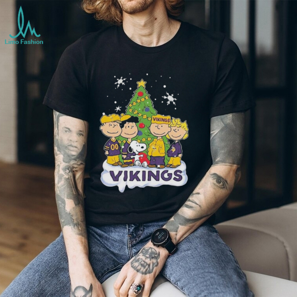 Snoopy the Peanuts Minnesota vikings Christmas elf themed Shirt