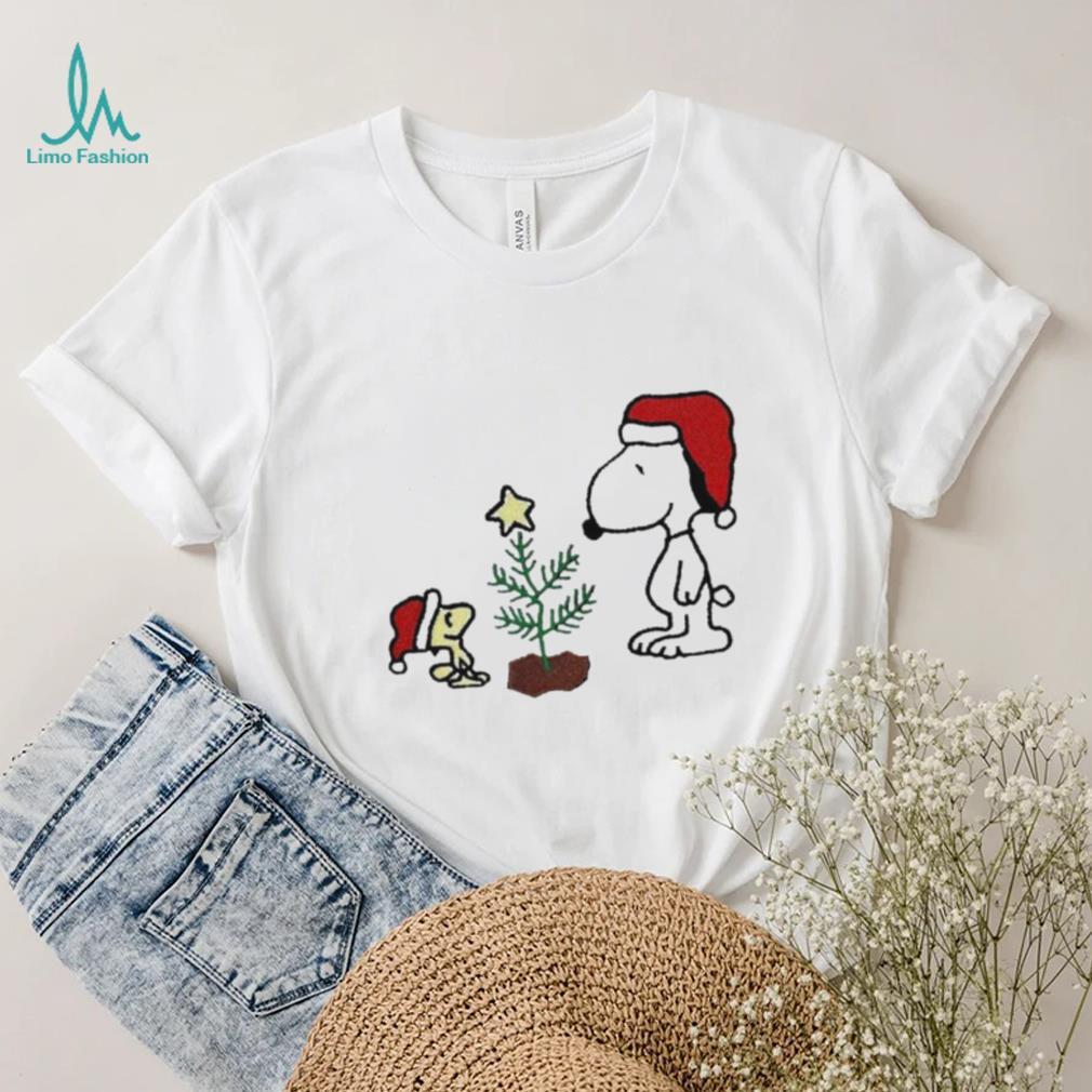 https://img.limotees.com/photos/2023/09/Top-Snoopy-and-Woodstock-Christmas-tree-shirt2.jpg