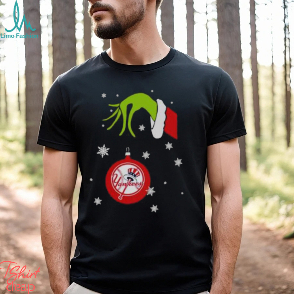 Grinch Hand holding Ornament New York Yankees Snowflake Christmas shirt Grinch Hand holding Ornament New York Yankees Snowflake Christmas shirt