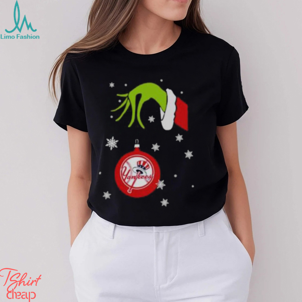 Grinch Hand holding Ornament New York Yankees Snowflake Christmas shirt Grinch Hand holding Ornament New York Yankees Snowflake Christmas shirt