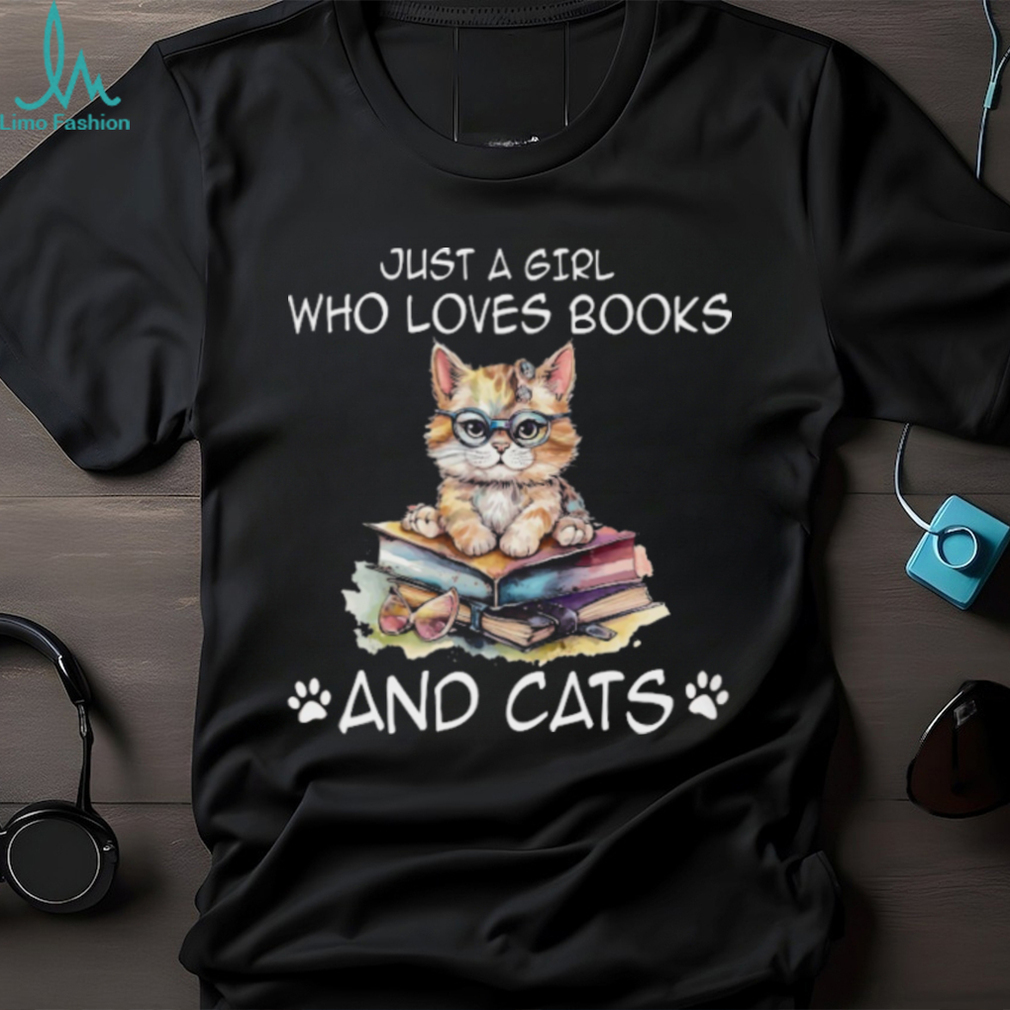 Just a girl who loves books and cats Classic T Shirt Just a girl who loves books and cats Classic T Shirt