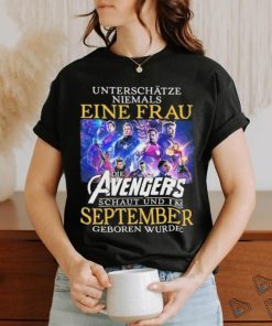Official unterschatze niemals Eine Frau die Aavengers schaut und im September geboren wurde shirt