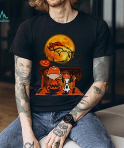 Snoopy And Charlie Brown Denver Broncos Sitting Under Moon Halloween 2023 T shirt