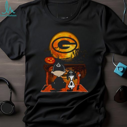 Snoopy And Charlie Brown Green Bay Packers Sitting Under Moon Halloween 2023 T shirt