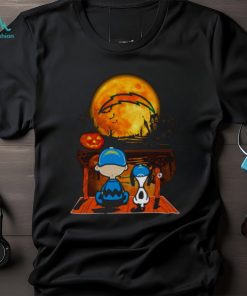 Snoopy And Charlie Brown Los Angeles Chargers Sitting Under Moon Halloween 2023 T shirt