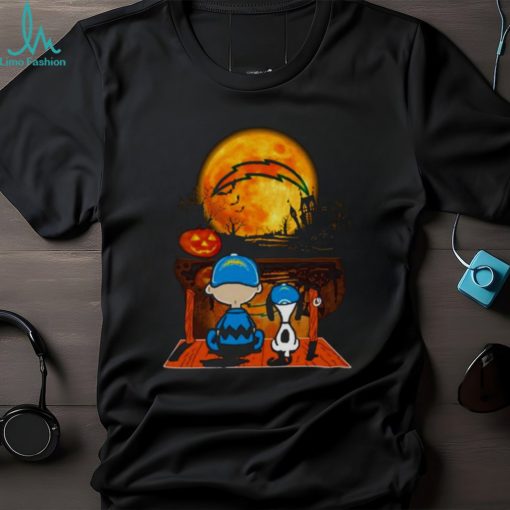 Snoopy And Charlie Brown Los Angeles Chargers Sitting Under Moon Halloween 2023 T shirt