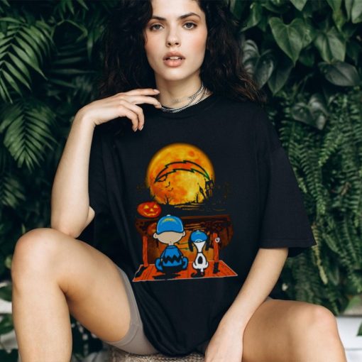 Snoopy And Charlie Brown Los Angeles Chargers Sitting Under Moon Halloween 2023 T shirt