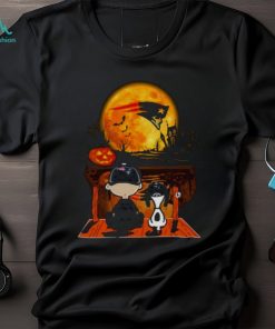 Snoopy And Charlie Brown New England Patriots Sitting Under Moon Halloween 2023 T shirt