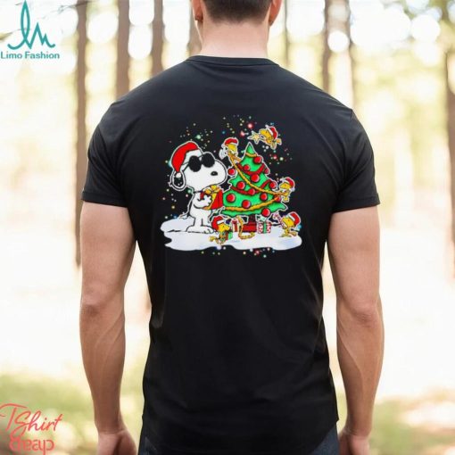 Snoopy and Woodstock in Santa hat decorate the pine tree Christmas shirt