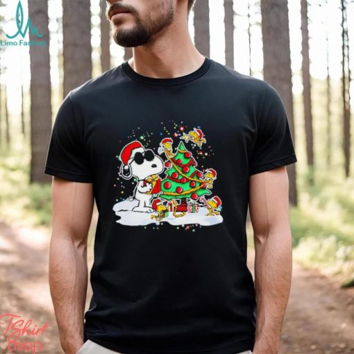 Snoopy and Woodstock in Santa hat decorate the pine tree Christmas shirt