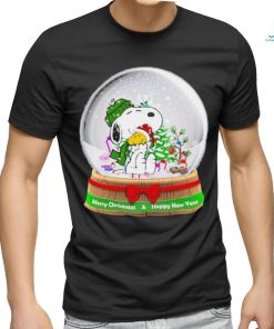 Snoopy hug Woodstocks Merry Christmas and Happy New Year 2023 Shirt