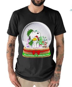 Snoopy hug Woodstocks Merry Christmas and Happy New Year 2023 Shirt