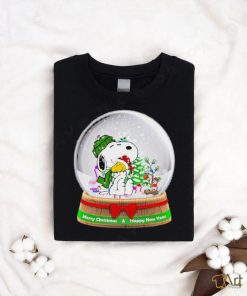 Snoopy hug Woodstocks Merry Christmas and Happy New Year 2023 Shirt