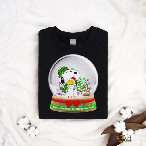 Snoopy hug Woodstocks Merry Christmas and Happy New Year 2023 Shirt