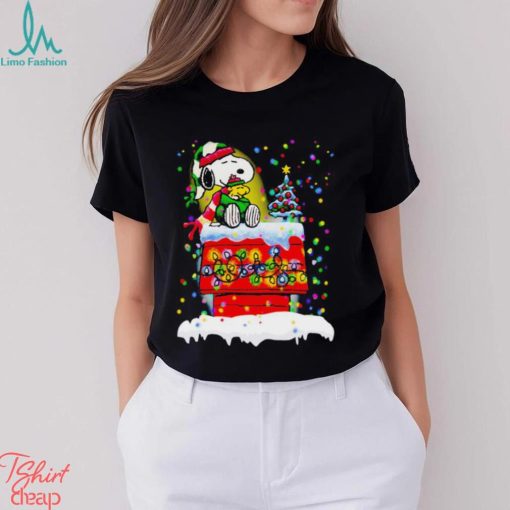 Snoopy hugs Woodstock on the chimney Merry Christmas shirt