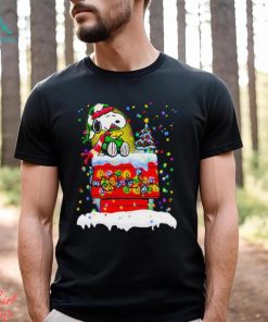 Snoopy hugs Woodstock on the chimney Merry Christmas shirt