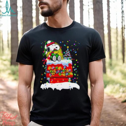 Snoopy hugs Woodstock on the chimney Merry Christmas shirt